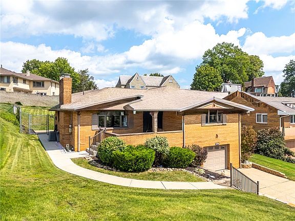2nd image of 425 Brierly Ln