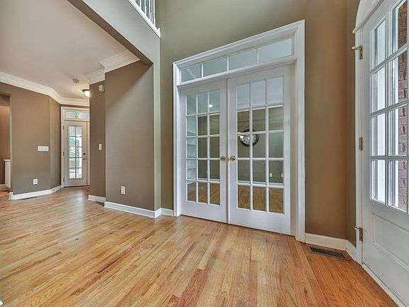 3rd image of 702 Inverness Way