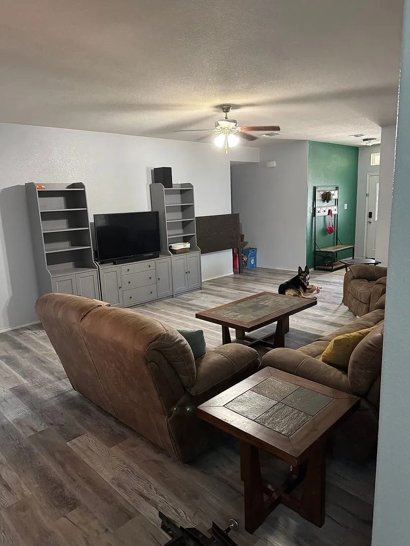 5 Bedroom home in Cul-de-sac — Photo 4