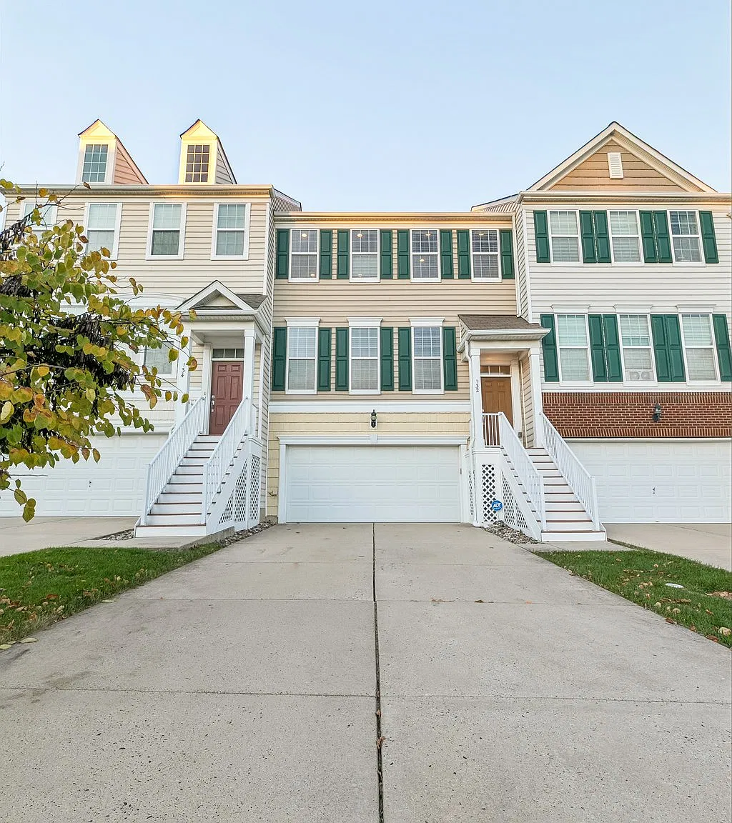 3 bed, 2.5 bath, 1824 sqft, $3,275 — Photo 1