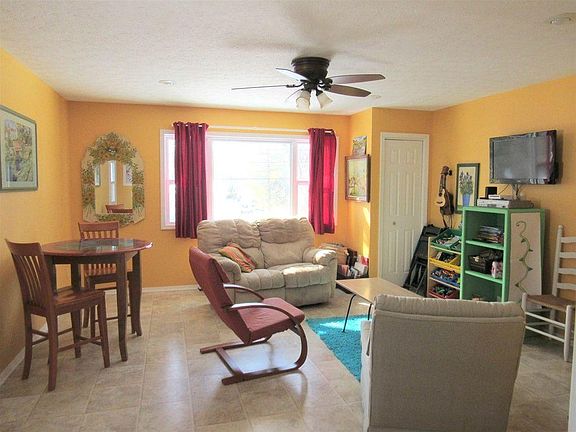 5th image of 2208 E Arden Dr