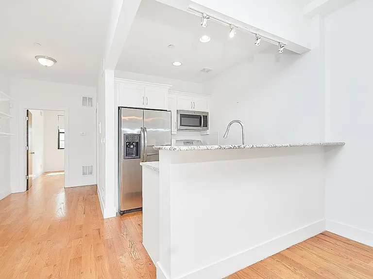 305 Albany Ave #1 — Photo 5