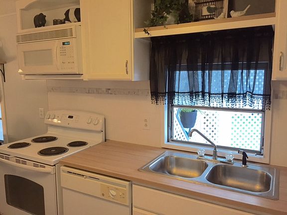 5th image of 493 Sandalwood Ln