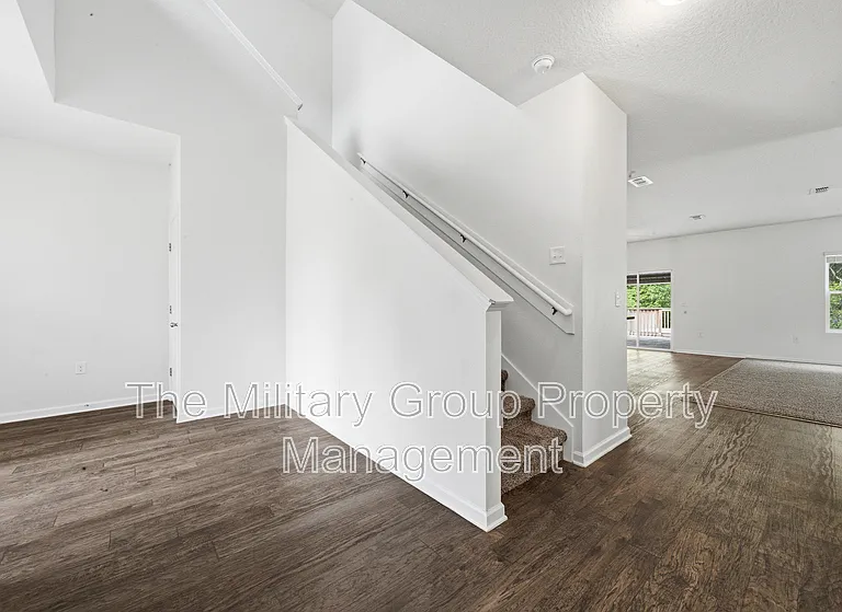 7814 Meadow Walk Ln — Photo 21
