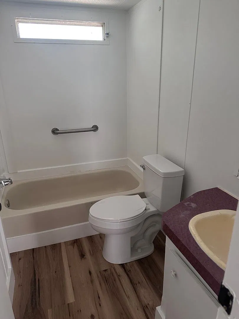 Wake Up to Water Views in Niceville! 3-Bedroom/ 2 Bath Home — Photo 4