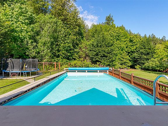2nd image of 818 Craig Rd