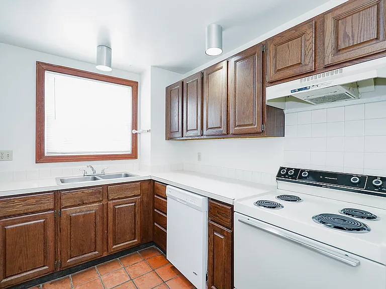 Barr Terrace Apartments — Photo 27