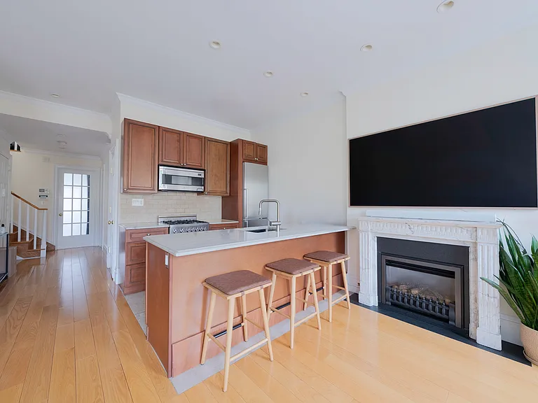 152 9th Ave #3 — Photo 3
