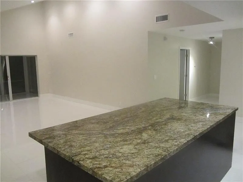 3 bed, 2.0 bath, 1792 sqft, $2,800 — Photo 4
