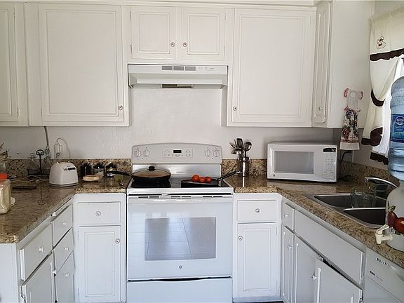4th image of 4563 E McLeod Dr