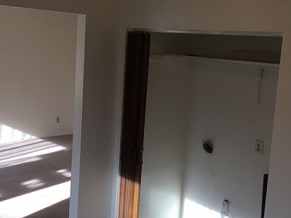 3rd image of 1876 Westview Cir APT 38