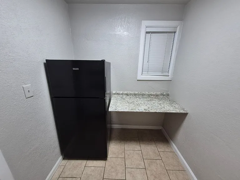 115 Caldwell St #4 — Photo 7