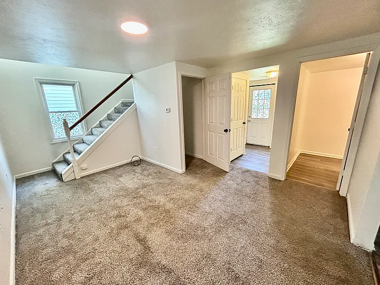 552 W 5th St #3 — Photo 3