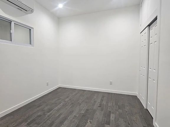 5th image of 24-10 23rd St #2A