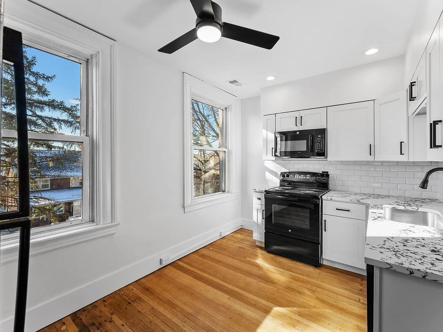 2 bed, $1,600 — Photo 3