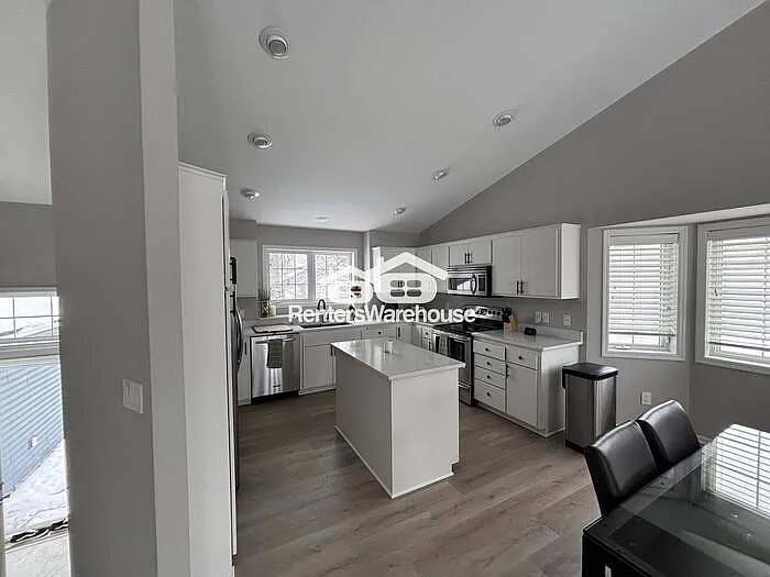 Building Photo - 16293 Parkview Dr SE