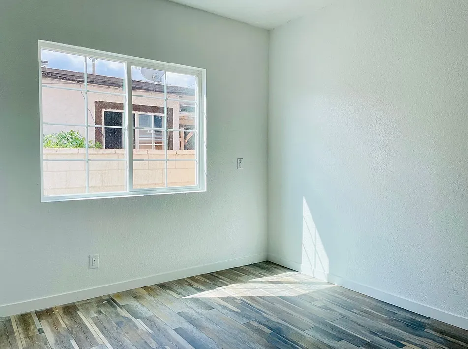 846 S Baker St — Photo 2