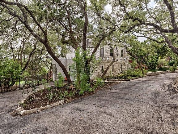 5th image of 309 Mesa Dr
