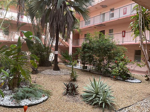 4th image of 2851 Somerset Drive #111