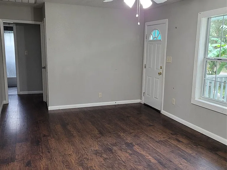 822 Retama St — Photo 9