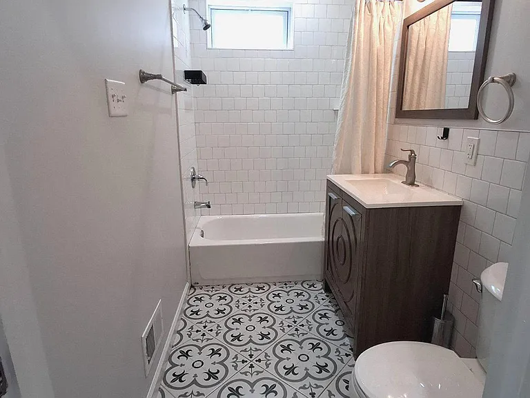 2628 E Harold St — Photo 14