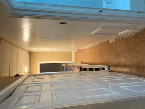 4th image of 839 E Schiller St