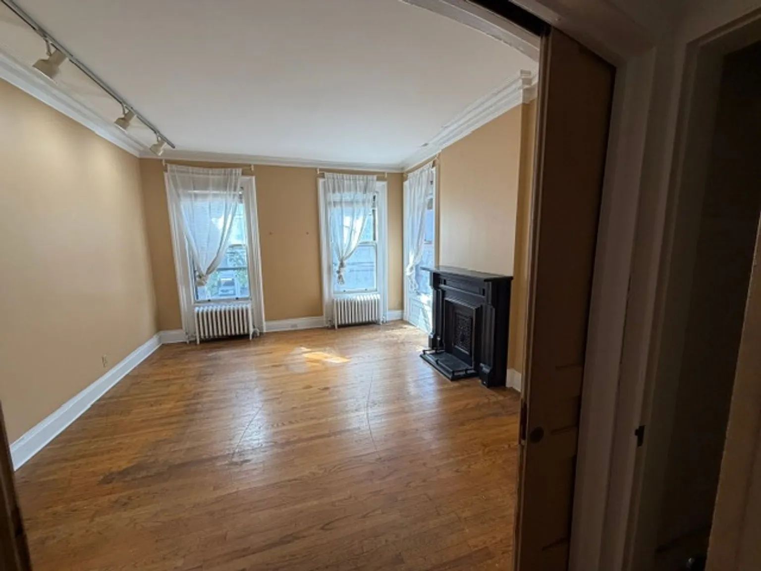 95 Olive — Photo 3