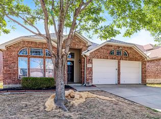 8416 Yellow Buckeye Dr, Fort Worth, TX 76140