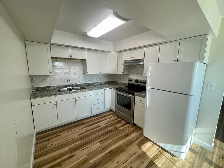 300 Gunn Ave #6 — Photo 2