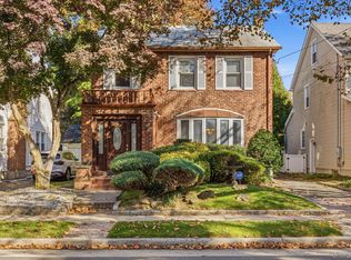 44 Jayson Ave, Great Neck, NY 11021