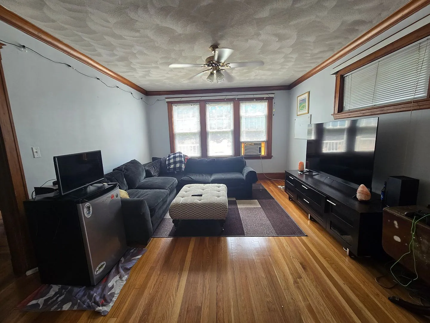 No Brokers Fee, Parking is Included, Laundry on a Site, Eat-in Kitchen — Photo 1
