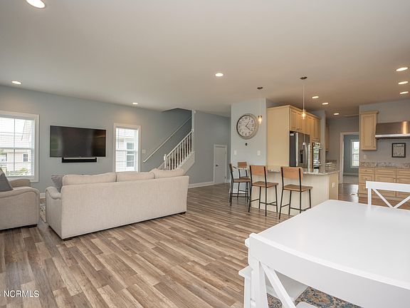 5th image of 2216 E Pelican Drive