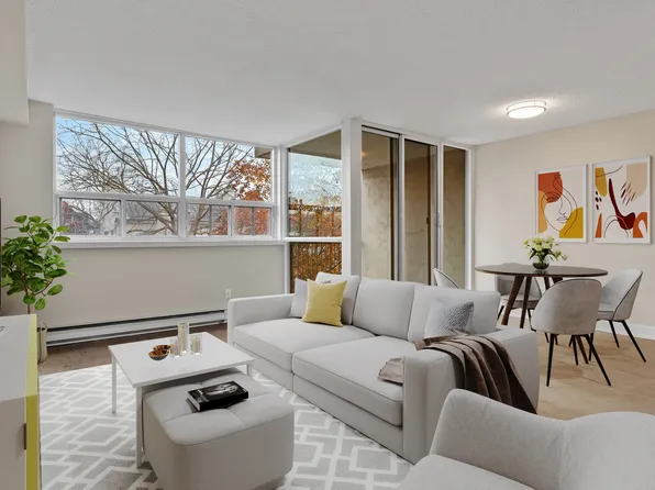 64 Ontario St, Kingston, ON K7L 5J4