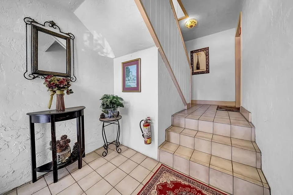 San Juan Apartments — Photo 3