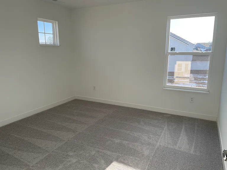 532 Lincoln Cir W — Photo 29