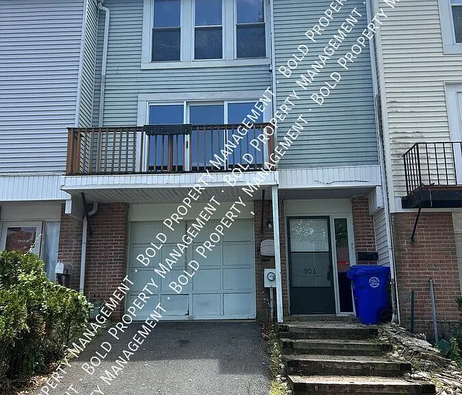 906 Summit Chase Dr — Photo 1