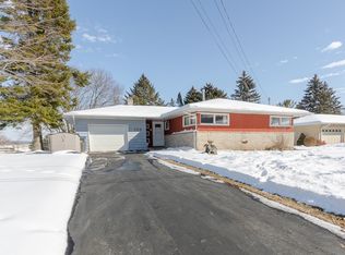 103 Oak Hill Ct, Watertown, WI 53094
