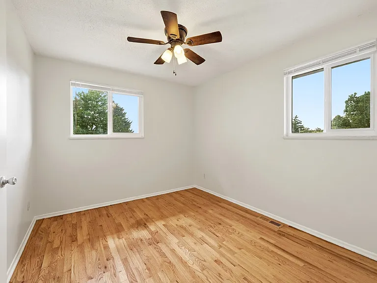 1087 Hathaway Dr — Photo 17