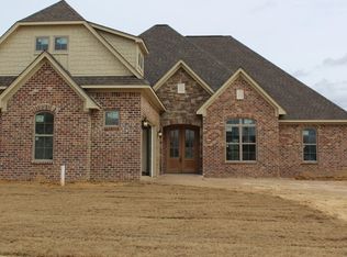 2854 Liam Ln, Nesbit, MS 38651