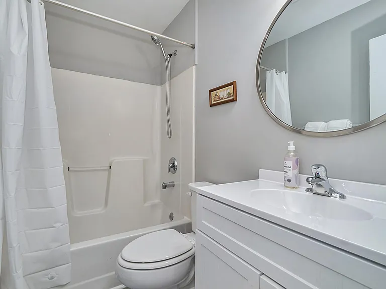 137 Woods Rd — Photo 4