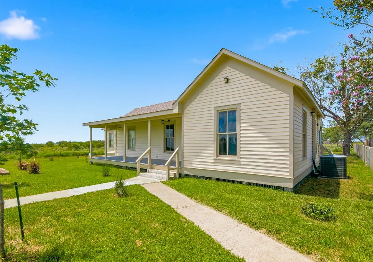 Historic Farmhouse set on 1.2 Acres! — Photo 2