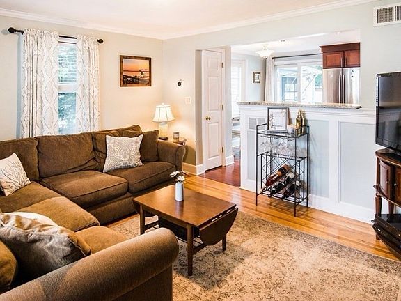 4th image of 69 Keystone St #1