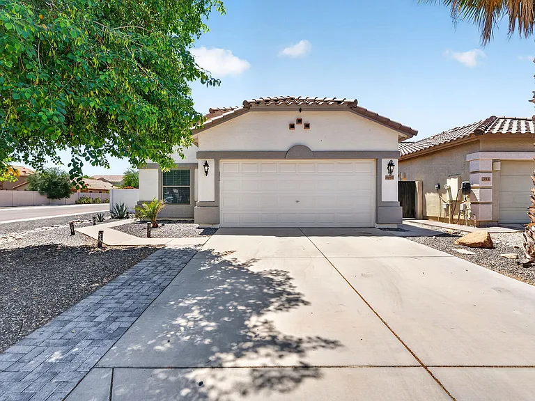 697 W Oak Tree Ln — Photo 14