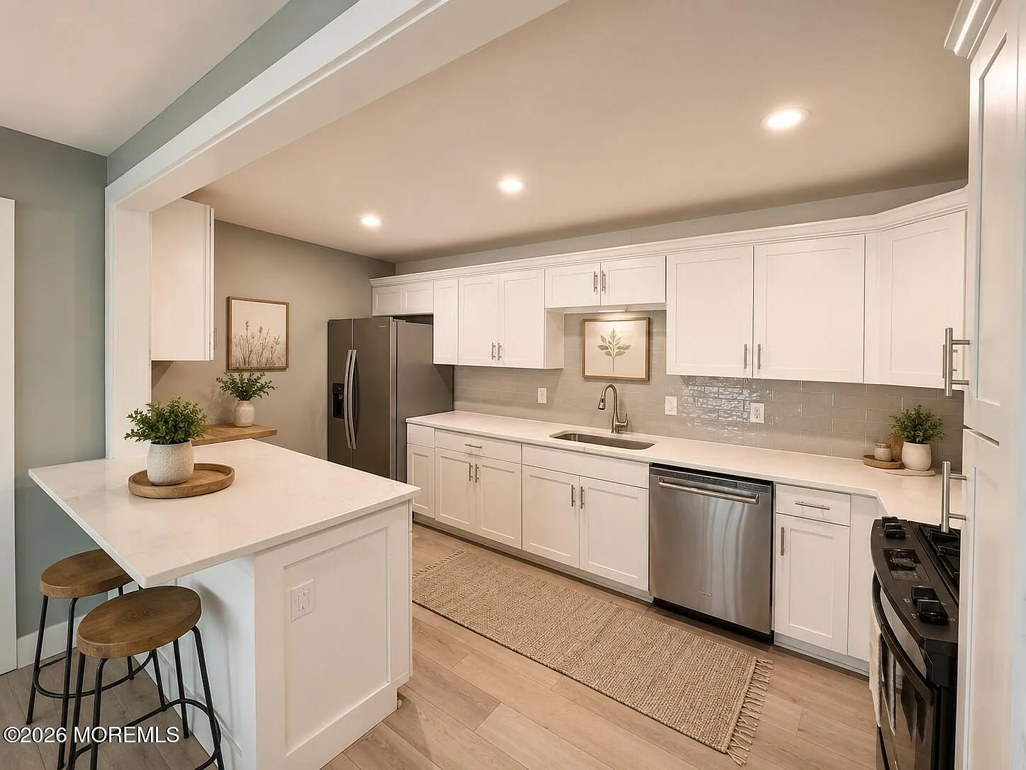 2 bed, 881 sqft, $1,800 — Photo 2