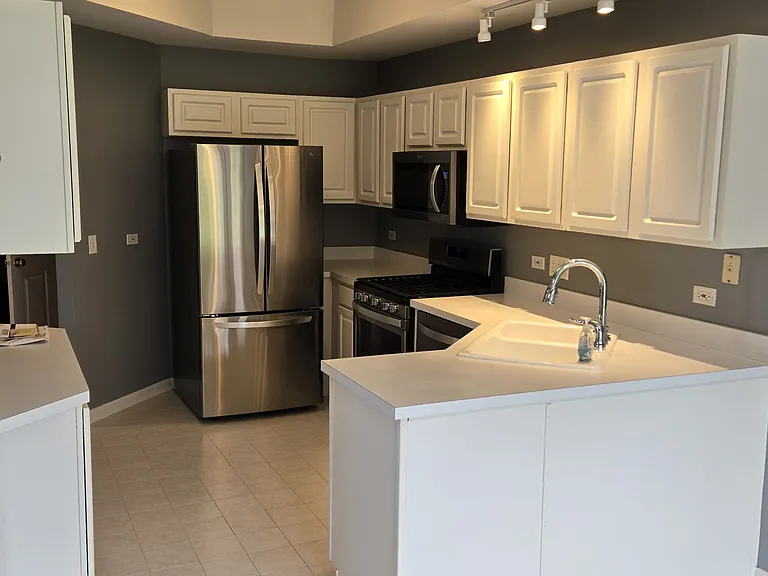 1012 Columbia St — Photo 10