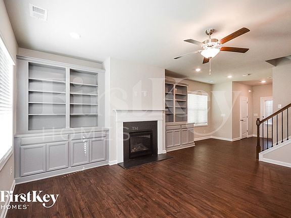 2nd image of 3644 Moon Crest Dr