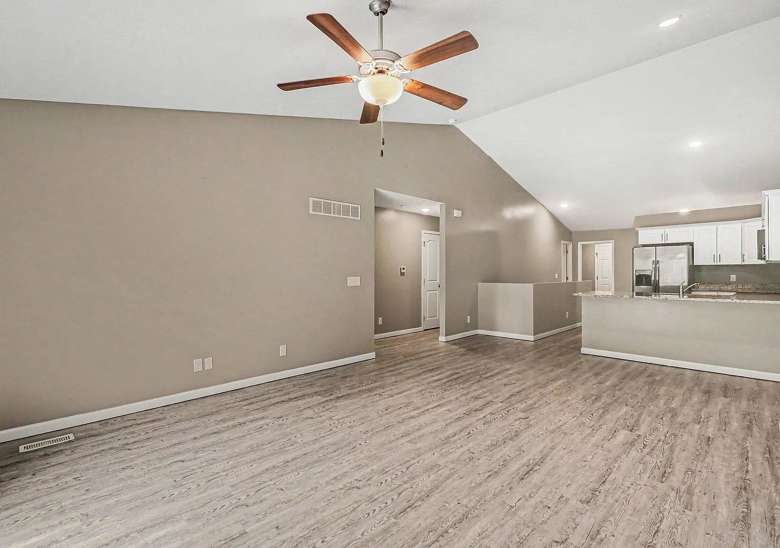 Great location, Just off Dodge and 168th! — Photo 4