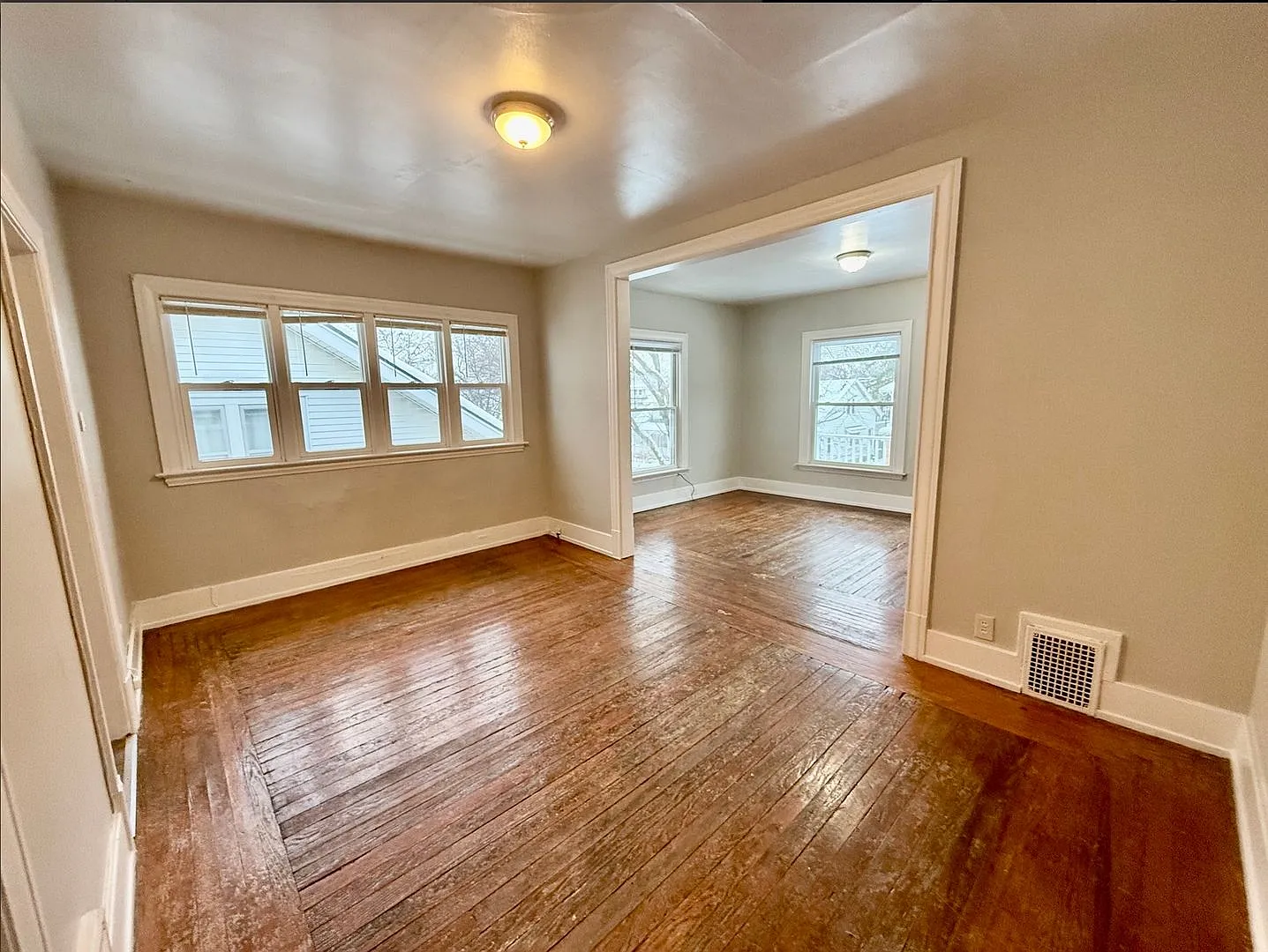 1013 Fremont Ave NW — Photo 3