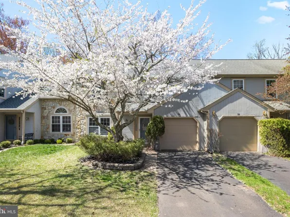 54 Laurel Cir, Newtown, PA 18940