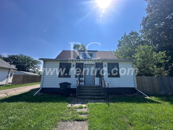 33 Bismark St, Danville, IL 61832